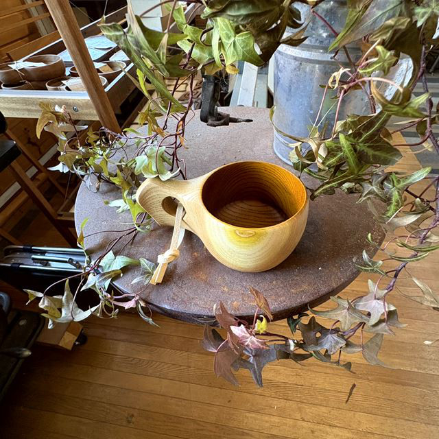 mug038日本製〉クルミ材のククサ内面【伝統工芸士の漆塗り】仕上げ送料無料１点もの くくさ フィンランド カップ