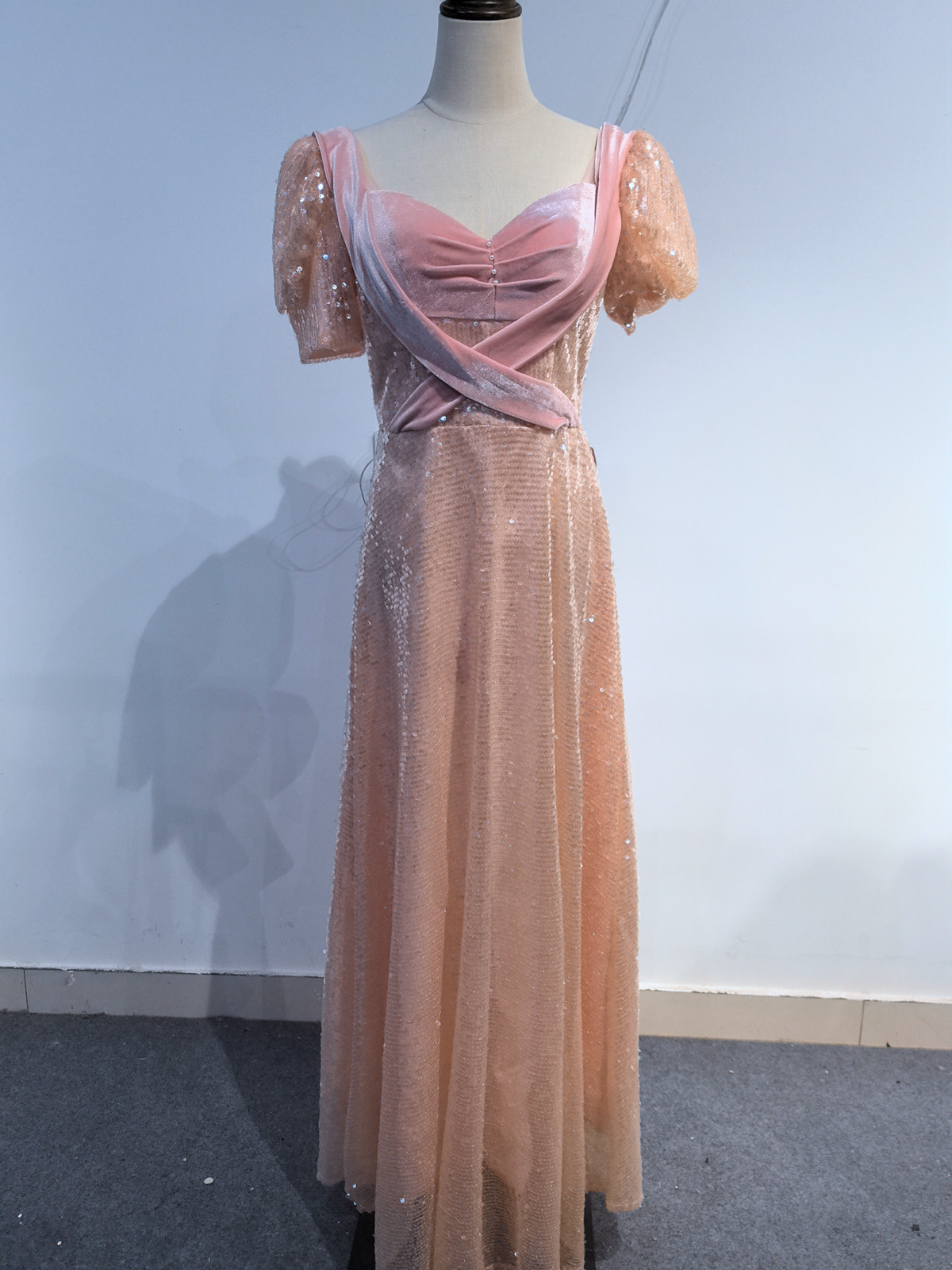 大好きな ピンク キラキラ  カラードレス 背中に大きなリボン オーダーメイド  エレガント 音楽会  演奏会D068