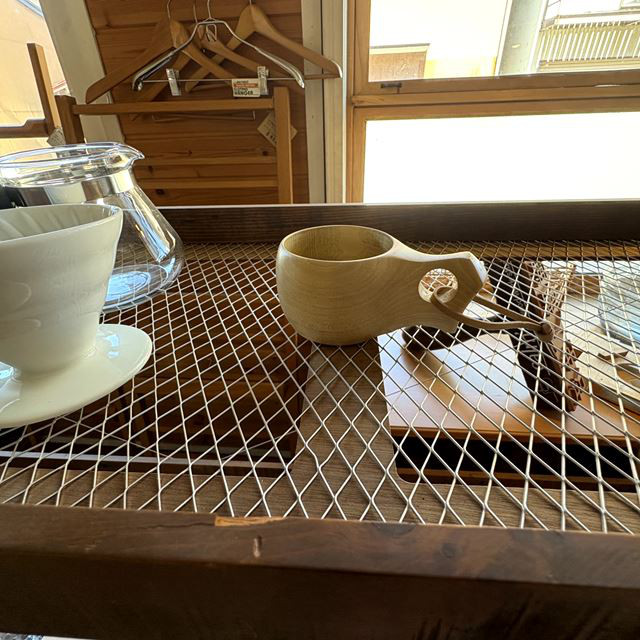 044日本製〉飛騨産 天然無垢  白樺材の ククサ 内面合成漆仕上 送料無料１点ものマグカップ