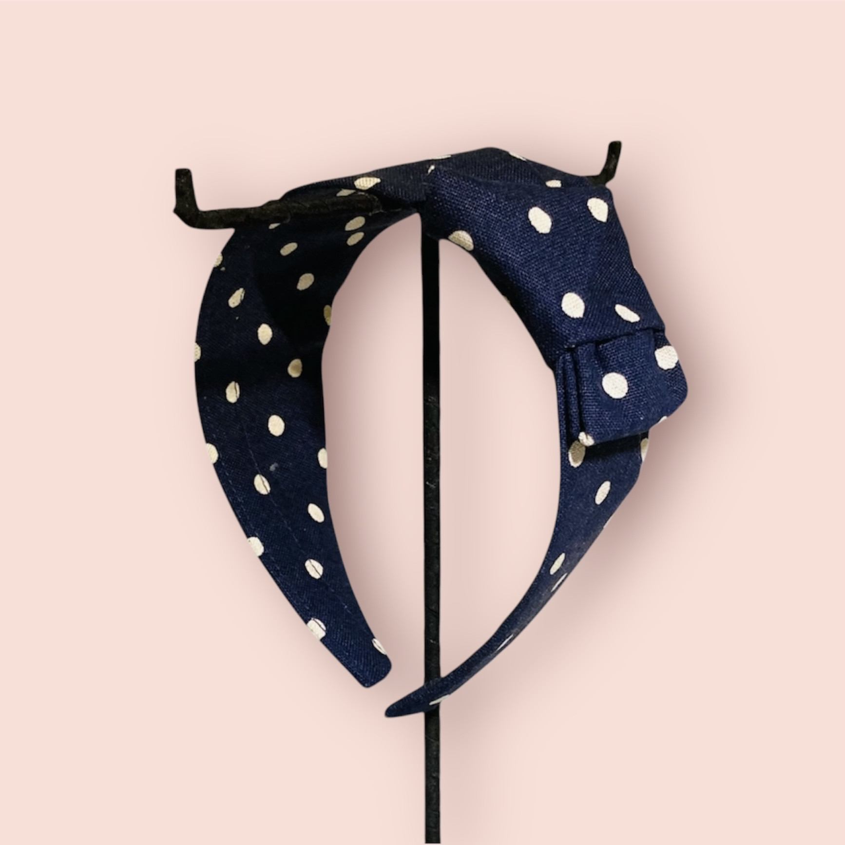 【カチューシャ  グレース サイド ボウ（幅広）】綿麻 ドット柄 〈ネイビー〉