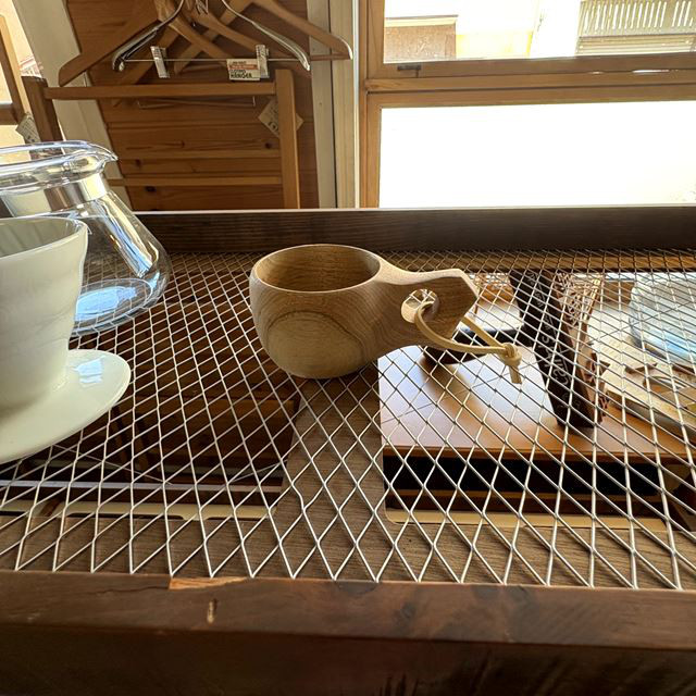 039日本製〉飛騨産 天然無垢  クルミ材の ククサ 内面合成漆仕上 送料無料１点ものマグカップ