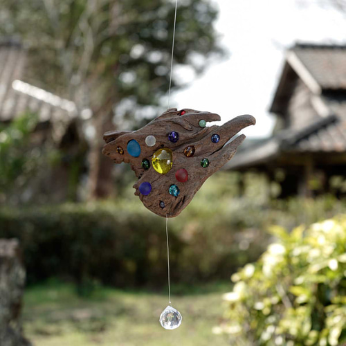 お部屋の中に太陽を 流木とサンキャッチャー&モビール 窓の装飾 ガラス