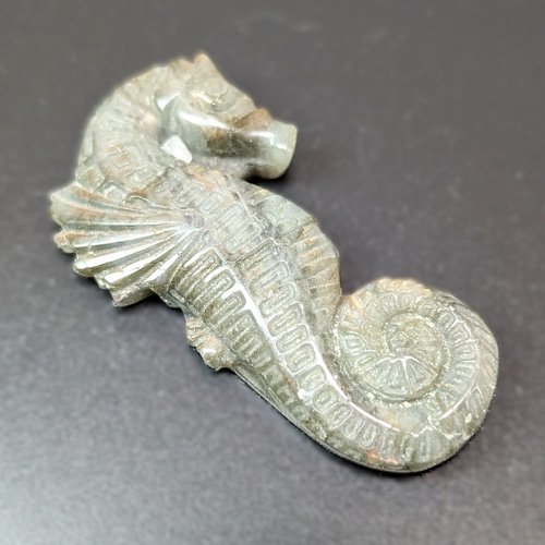 縁起が良い愛されキャラ タツノオトシゴをモチーフ ラブラドライト