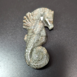 縁起が良い愛されキャラ タツノオトシゴをモチーフ ラブラドライト