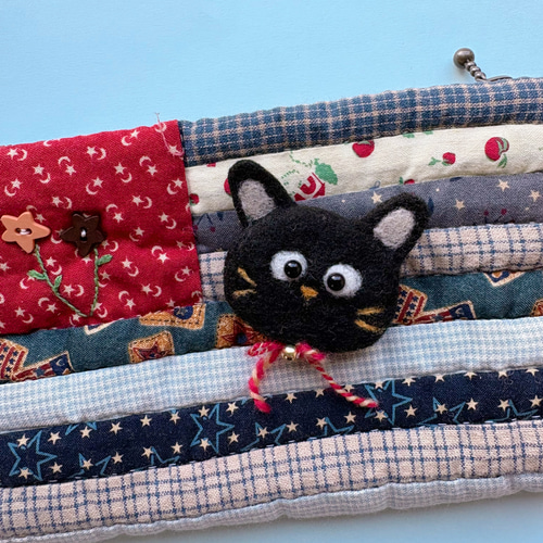 羊毛フェルト刺繍 「 郵便配達にゃん」　刺繍　猫　フォトフレーム　ブローチ 楽天市場】フェルトと刺繍でつくる 猫のブローチ キット シロサバ NSB