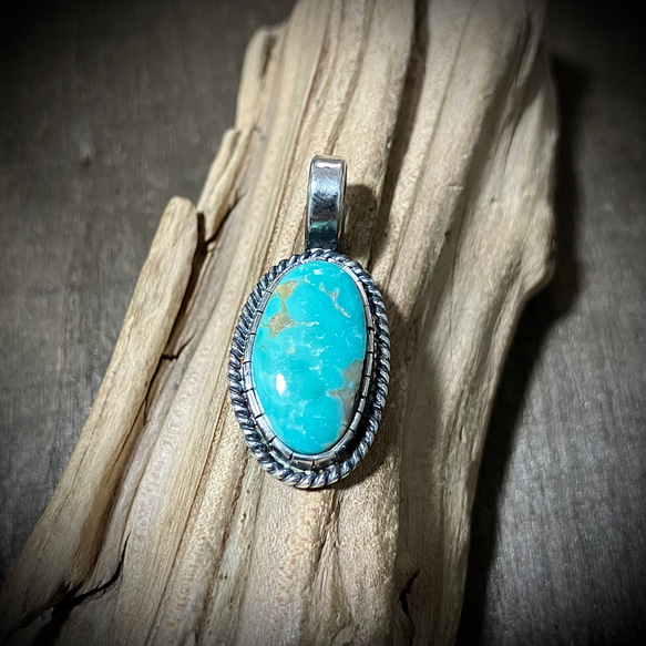 ハンドメイドのターコイズトップ インディアンジュエリー風 ナンバー