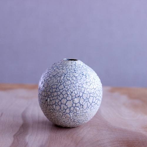 ヒビ模様が魅力的な…たまご型の花器 一輪挿し・花瓶・花器 yumidoai