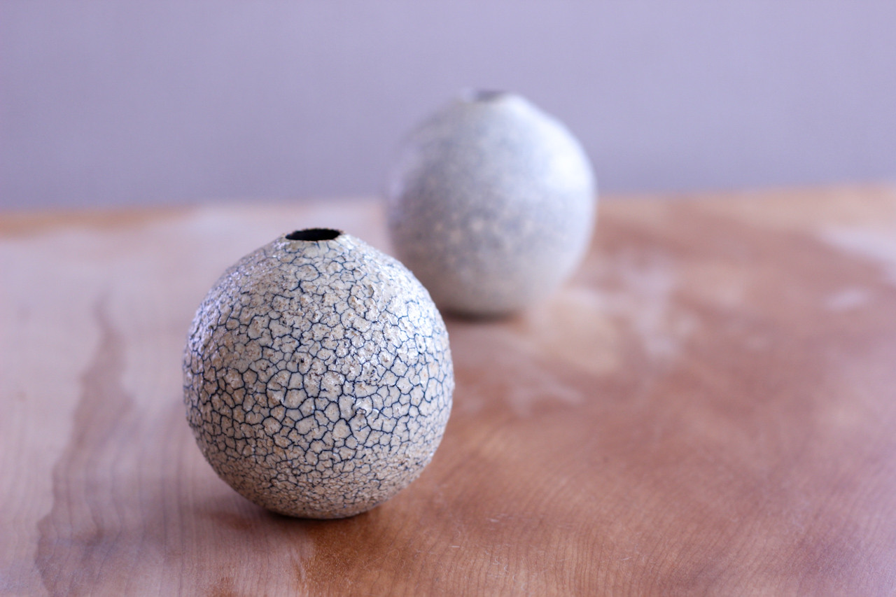 手描き花模様卵型花瓶 九谷焼き 手描き花模様の卵型花瓶 - 花瓶・フラワースタンド最