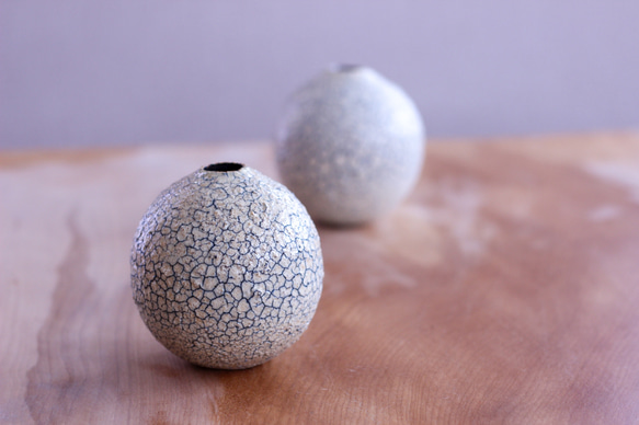 ヒビ模様が魅力的な…たまご型の花器 一輪挿し・花瓶・花器 yumidoai