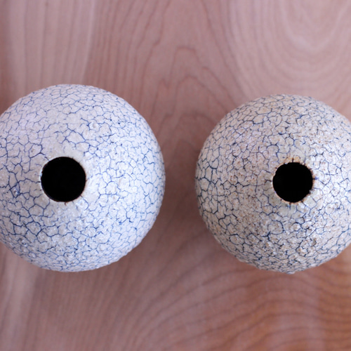 ヒビ模様が魅力的な…たまご型の花器 一輪挿し・花瓶・花器