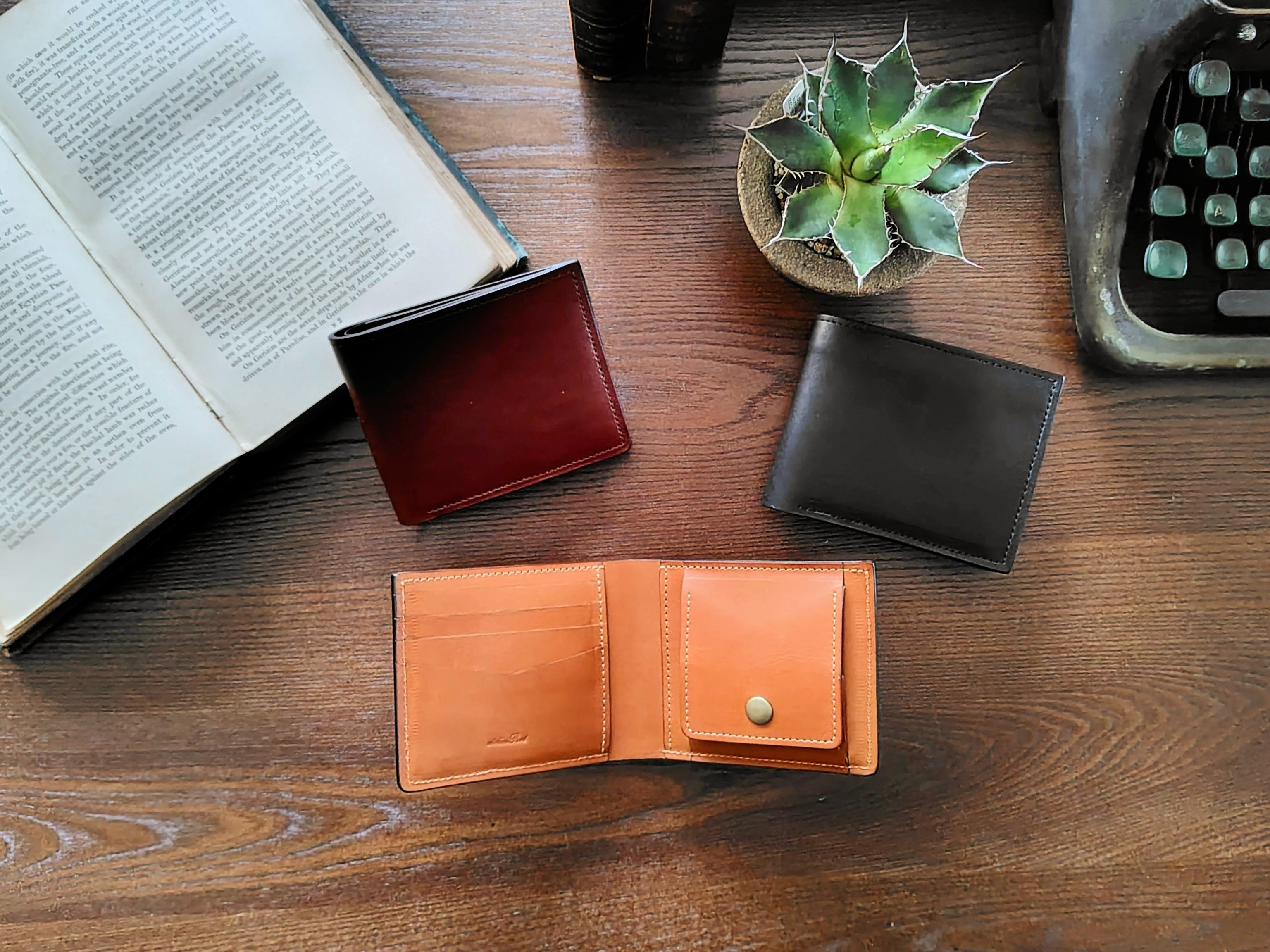 【ポケットサイズで驚きの収納力】ボックス型小銭入れ付き 二つ折り財布｜本革｜メンズ｜名入れ対応｜ギフト｜キャメル