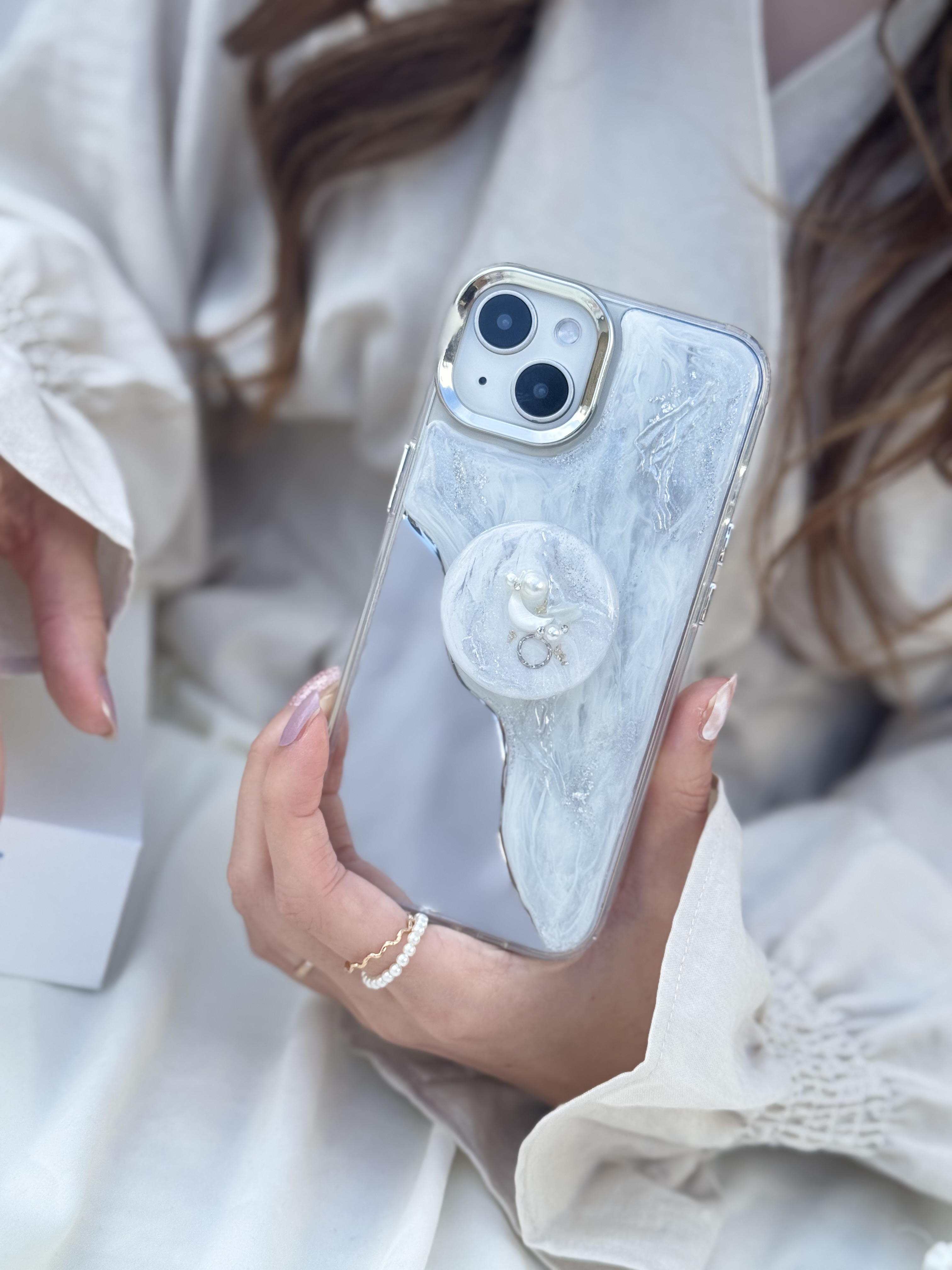 【No.67】ホワイトシルバー グリップ付きミラーデザイン ニュアンスiPhoneケース