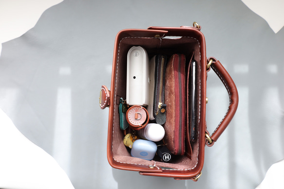 ★限時特惠，兩件起售！ ★超人氣！橫款搭扣包，手工真皮單肩包，女士款，全手工縫製，秋冬包款 第14張的照片