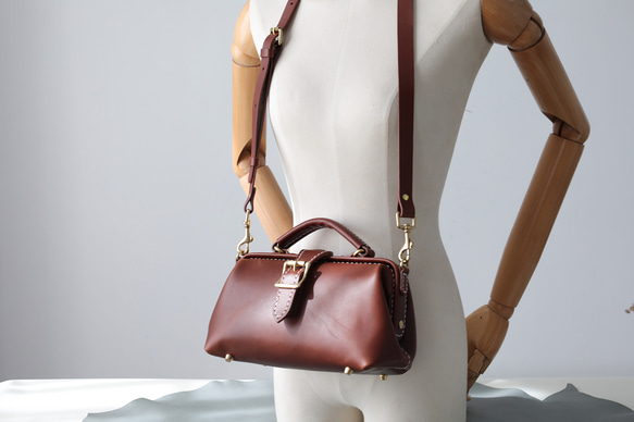 ★限時特惠，兩件起售！ ★超人氣！橫款搭扣包，手工真皮單肩包，女士款，全手工縫製，秋冬包款 第17張的照片