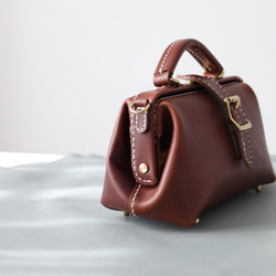 ★限時特惠，兩件起售！ ★超人氣！橫款搭扣包，手工真皮單肩包，女士款，全手工縫製，秋冬包款 第8張的照片