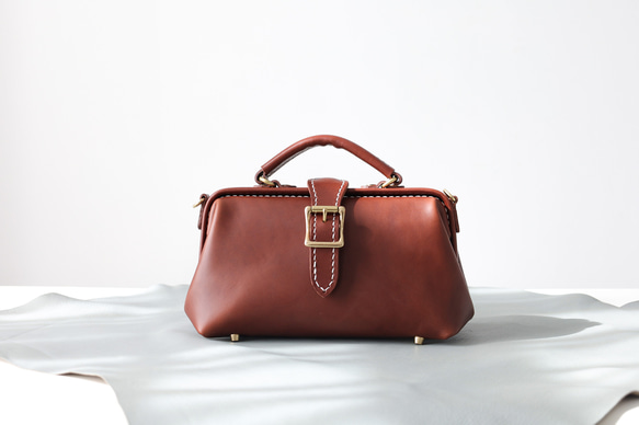★限時特惠，兩件起售！ ★超人氣！橫款搭扣包，手工真皮單肩包，女士款，全手工縫製，秋冬包款 第1張的照片