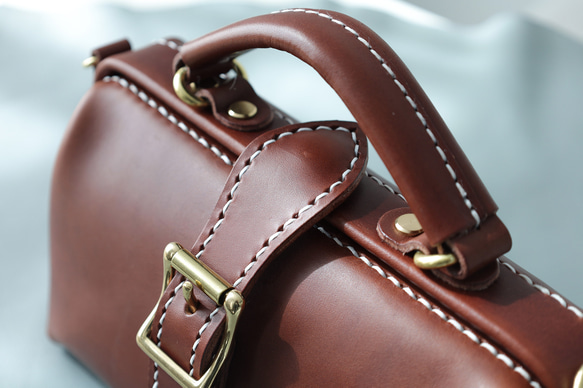 ★限時特惠，兩件起售！ ★超人氣！橫款搭扣包，手工真皮單肩包，女士款，全手工縫製，秋冬包款 第9張的照片