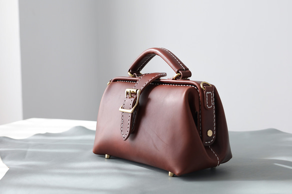 ★限時特惠，兩件起售！ ★超人氣！橫款搭扣包，手工真皮單肩包，女士款，全手工縫製，秋冬包款 第3張的照片