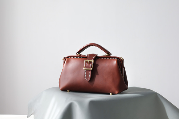 ★限時特惠，兩件起售！ ★超人氣！橫款搭扣包，手工真皮單肩包，女士款，全手工縫製，秋冬包款 第2張的照片