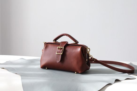 ★限時特惠，兩件起售！ ★超人氣！橫款搭扣包，手工真皮單肩包，女士款，全手工縫製，秋冬包款 第15張的照片