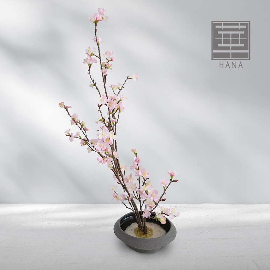 【華シリーズ】さくら　桜　モダンで豪華なアレンジ　高級　和モダン　季節の花　花装飾　ゴージャスアレンジメント