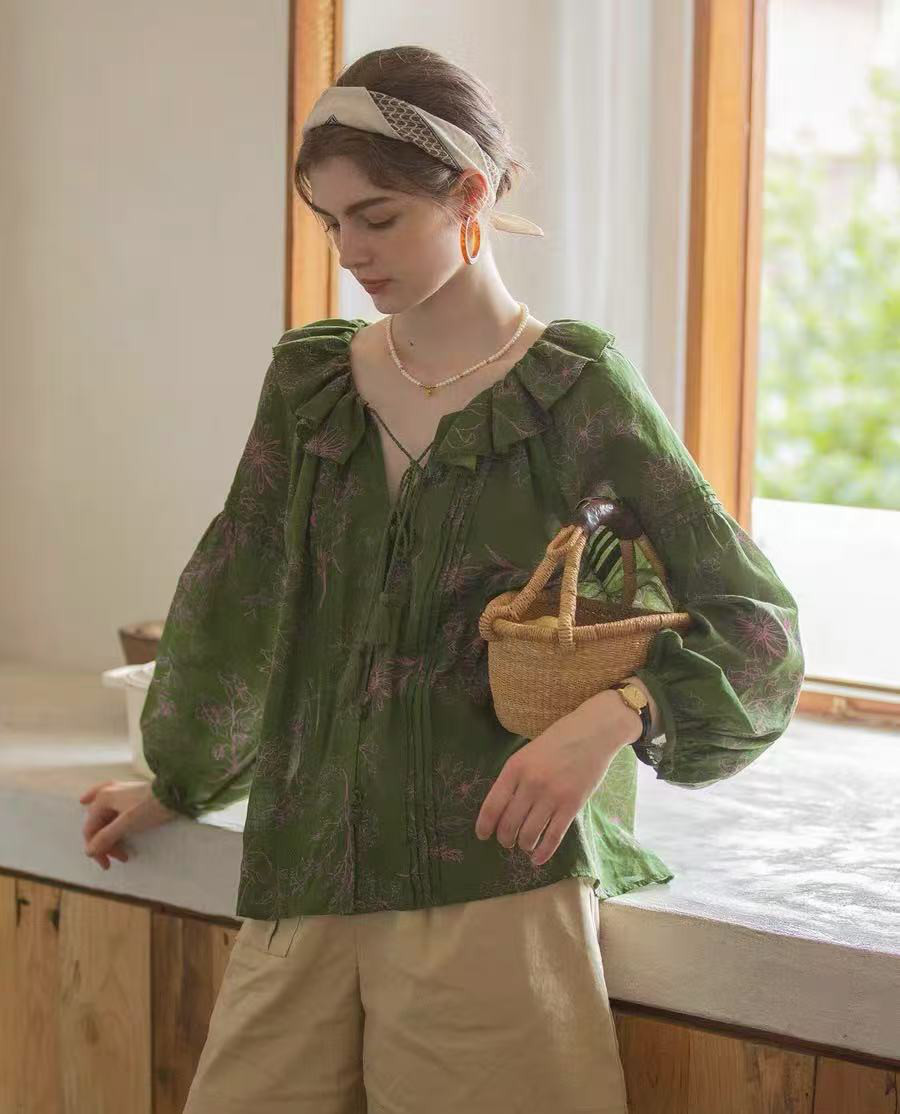 フリル襟　花柄　長袖ブラウス　日焼け止めにも