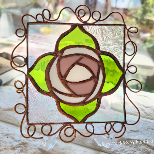 ステンドグラス　アンティーク調　ローズのサンキャッチャーパネル ステンドグラス アンティーク調 ローズのサンキャッチャーパネル