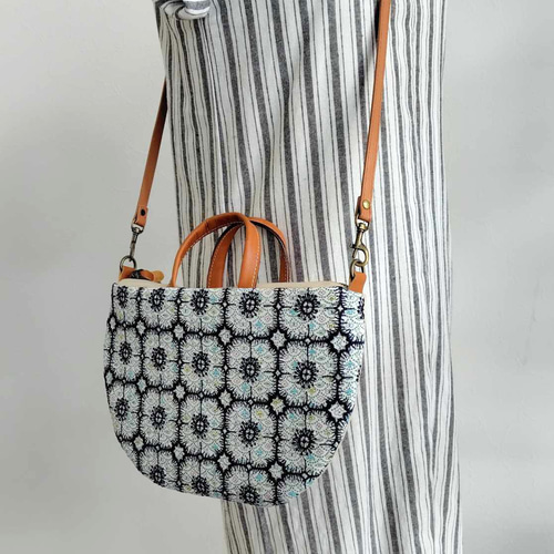 ミナペルホネン/フォレストウェーブ×アネモネ ネイビー/ミニラウンド