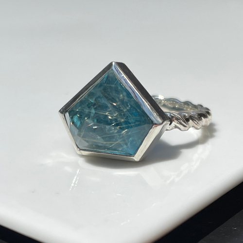 アパタイト × ルチルクォーツ ダブレット石 変形5角形立体カット