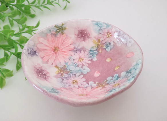ゆずりは工房 色彩花 鉢 ピンクがかった淡くきれいなパープル地に花舞う ゆずりは工房 色彩花 鉢 ピンクがかった淡くきれいなパープル地