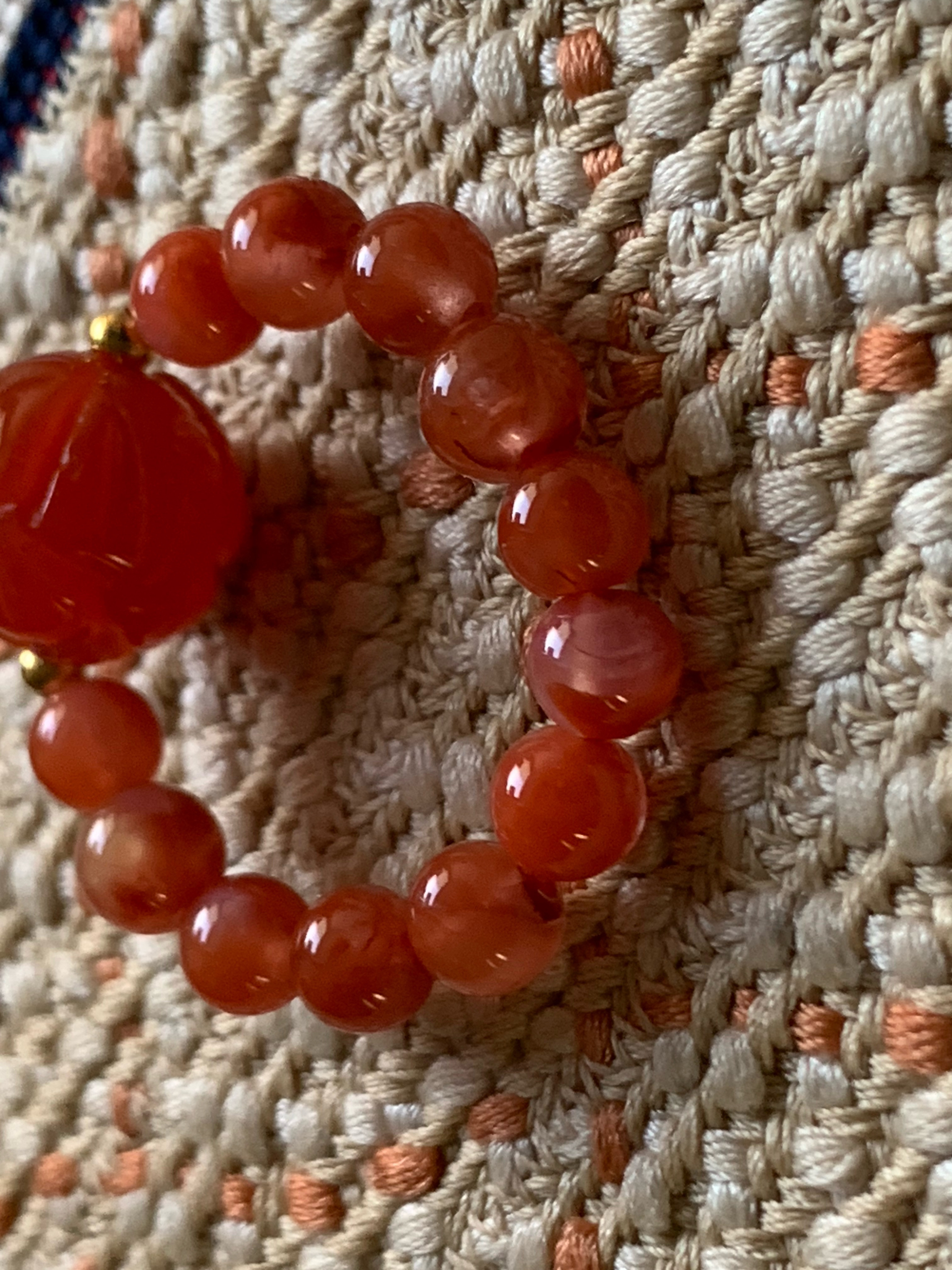 手彫りの蓮の彫り珠：赤瑪瑙と南紅瑪瑙の指輪 護符石リング