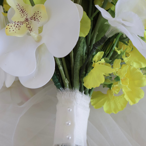 結婚式　黄色　イエローブーケ　オンシジューム　前撮りブーケ　ウェディングブーケ イエローブーケ YELLOWbouquet 💛🤍 黄色は幸福の色って言われる