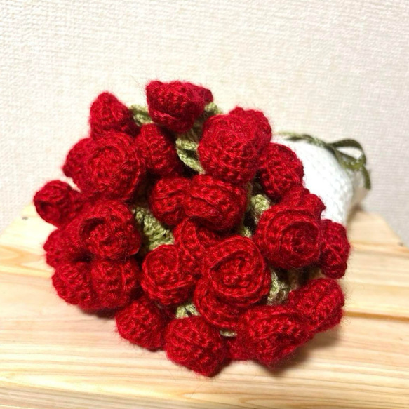 ハンドメイド　ブランケット　バラモチーフ　赤い薔薇 ハンドメイド薔薇のブランケット