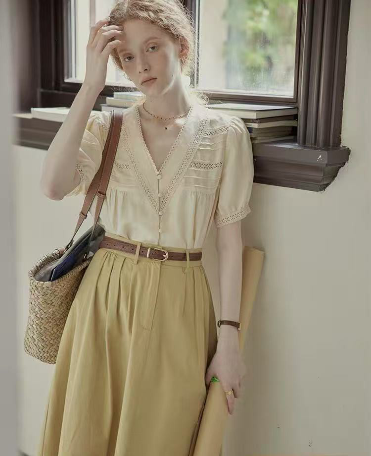 レース切替　Vネックブラウス　半袖ブラウス　コットンリネン