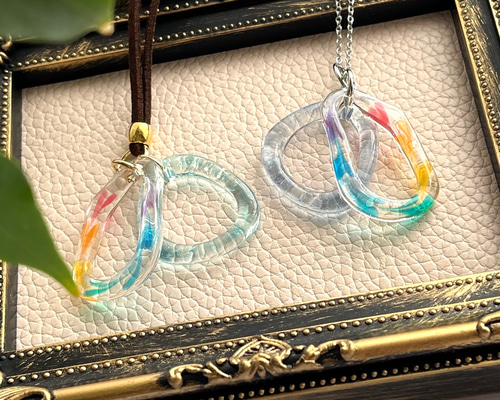 ハンドメイド　上品なネックレス 虹色 クリア ネックレス ペンダント スエード チェーン ハート 輪