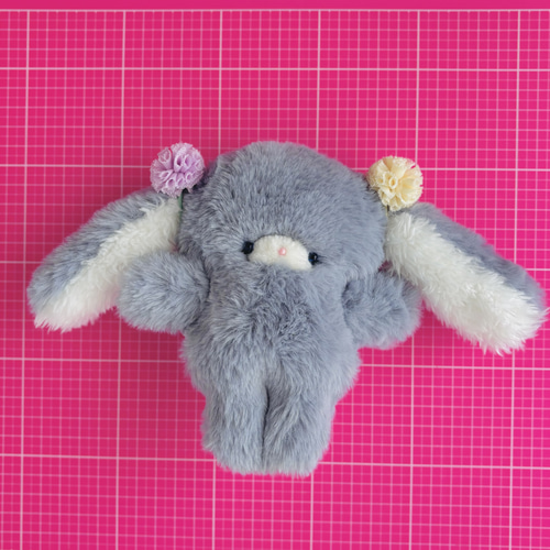 ポンポンブルーベリーちゃん♡フワフワロップイヤー♡手のひら