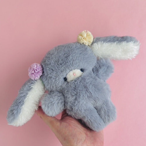 ポンポンブルーベリーちゃん♡フワフワロップイヤー♡手のひら