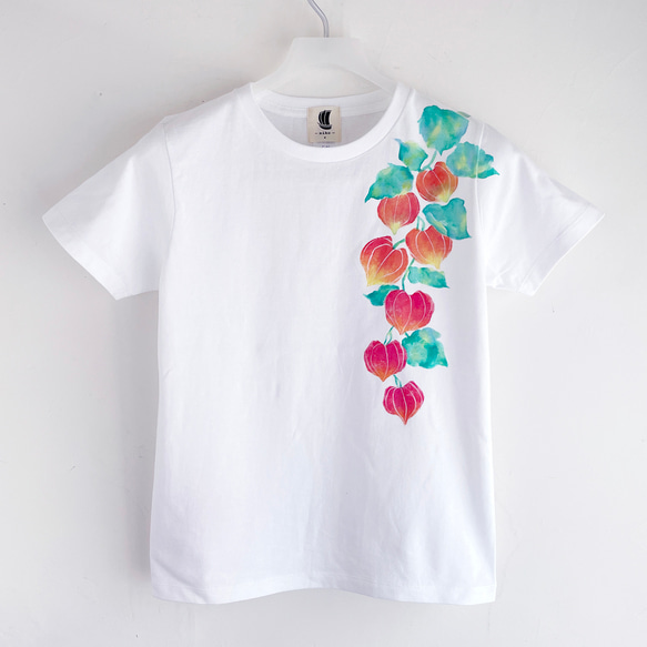 ホオズキ柄Tシャツ ホワイト 手描きで描いた赤い鬼灯柄Tシャツ 1枚目の画像