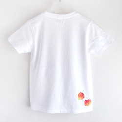 ホオズキ柄Tシャツ ホワイト 手描きで描いた赤い鬼灯柄Tシャツ 4枚目の画像