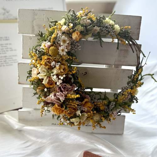 バラとチューリップ、ミモザの三日月リース リース Atelier sol daisy