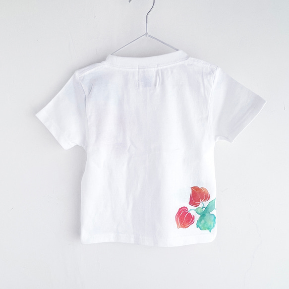 ホオズキ柄Tシャツ ホワイト　キッズ 手描きで描いた赤い鬼灯柄Tシャツ 子供服 3枚目の画像