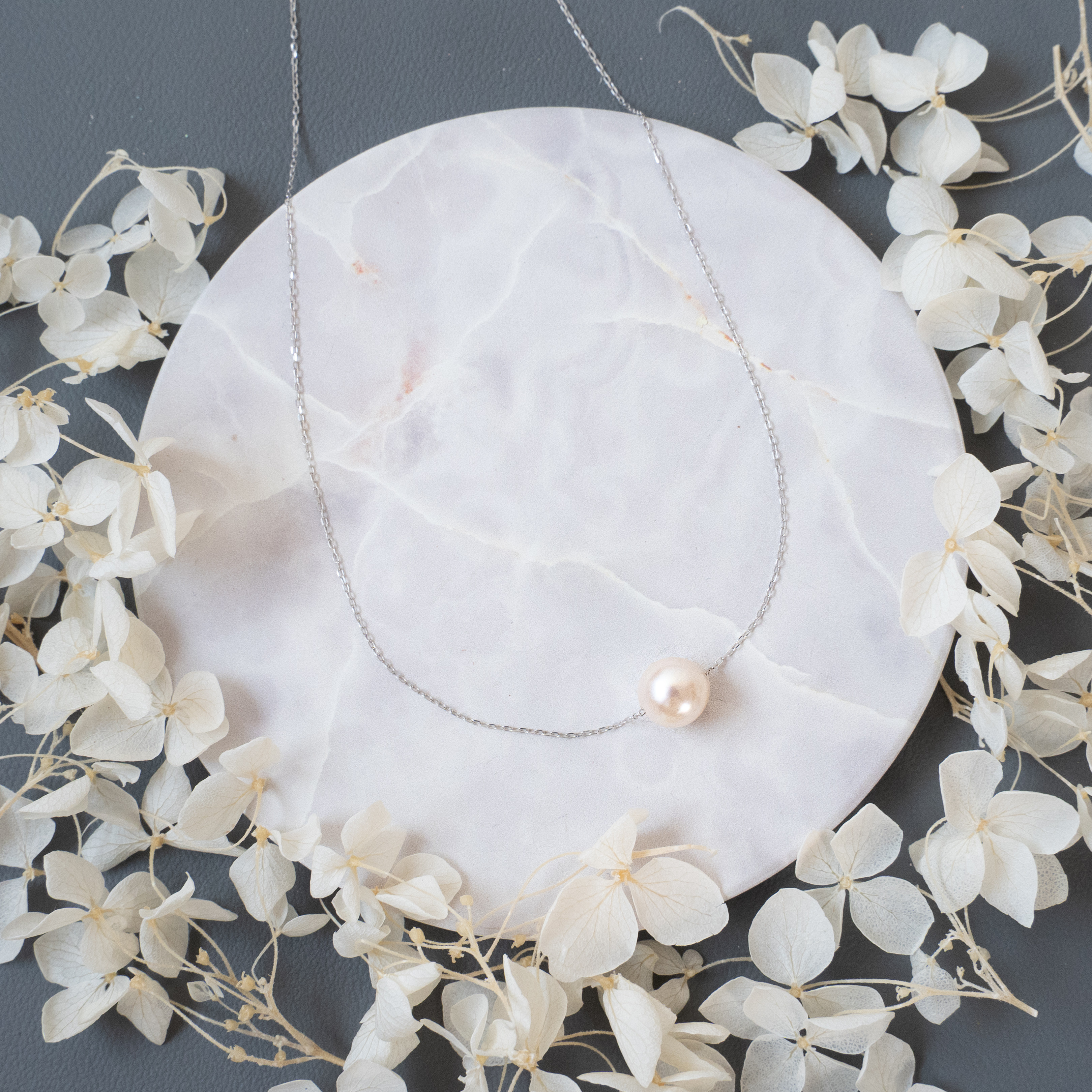 ◇送料無料◇伊勢志摩産　大粒あこやパール　スルーネックレス　華奢　10金　シルバー