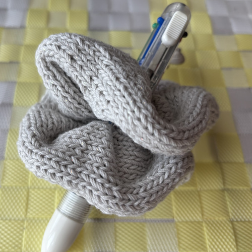 シンプルなライトグレーのニットシュシュ シュシュ Nsui* 通販