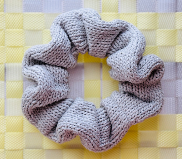 シンプルなライトグレーのニットシュシュ シュシュ Nsui* 通販