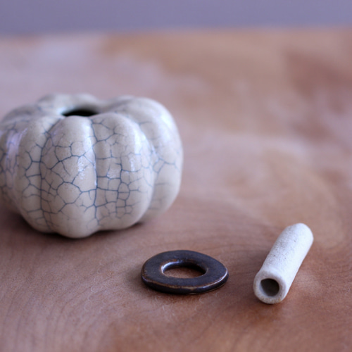 ユニークで丸みも可愛いらしい…かぼちゃ型の花器 一輪挿し・花瓶・花器