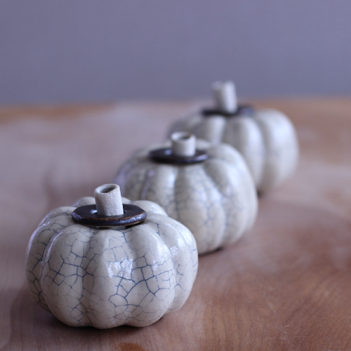 ユニークで丸みも可愛いらしい…かぼちゃ型の花器 一輪挿し・花瓶・花器