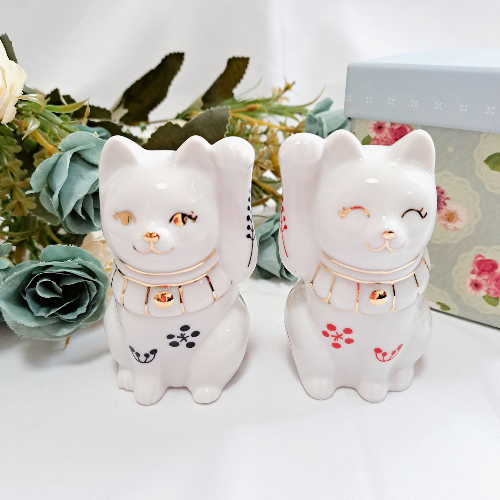 福を招く　招き猫　ペアセット　結婚祝い　開店祝い　記念　玄関　リビング　猫　福　幸せ　シンプル　置物　飾り　シンプル