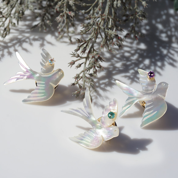 数量限定★宝石を運ぶツバメのブローチ　～The Happy Prince 2枚目の画像