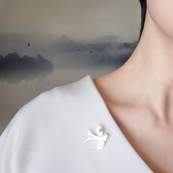 数量限定★宝石を運ぶツバメのブローチ　～The Happy Prince 6枚目の画像