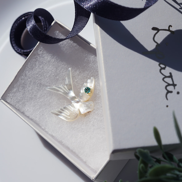 数量限定★宝石を運ぶツバメのブローチ　～The Happy Prince 7枚目の画像